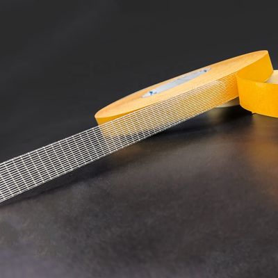 Высокая клейкая прочность двойной стороной стекловолокнистой сетки с толщиной 220MIC для PVC погодных полос и полов